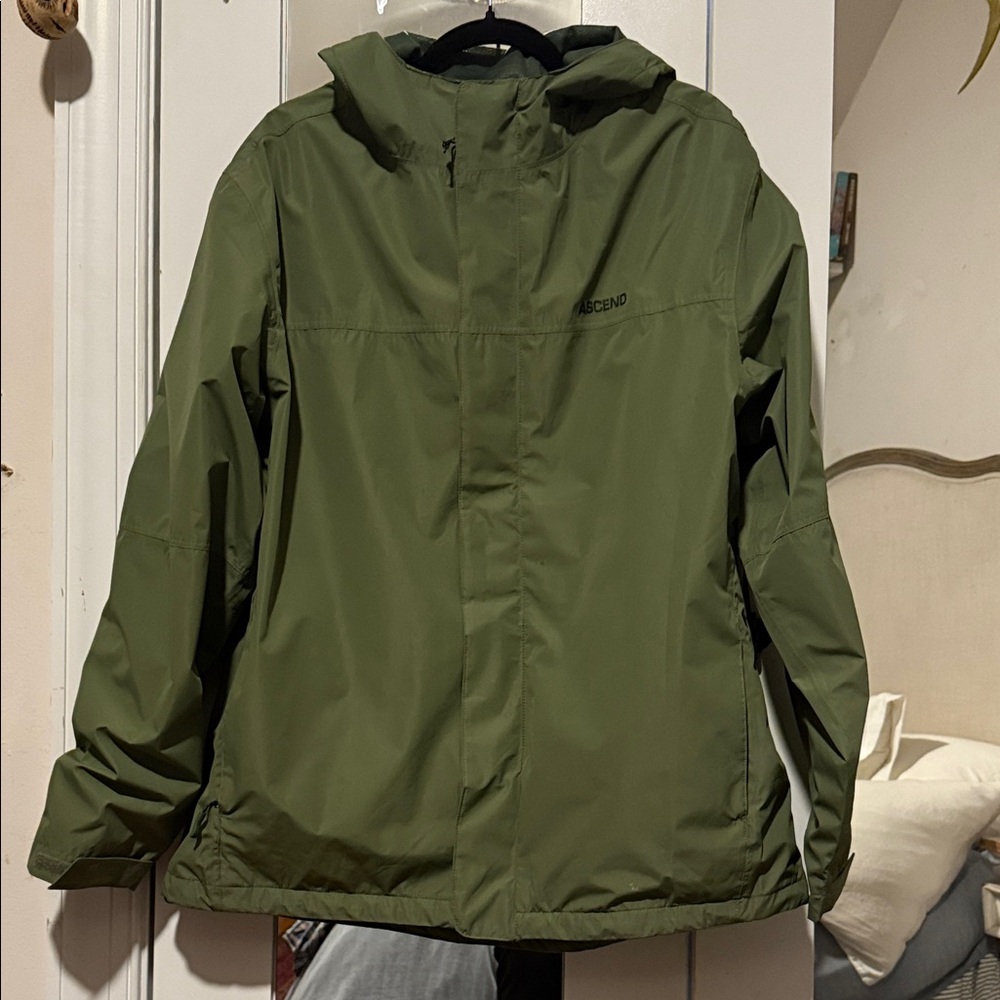 Ascend Hooded Storm Jacket men’s large